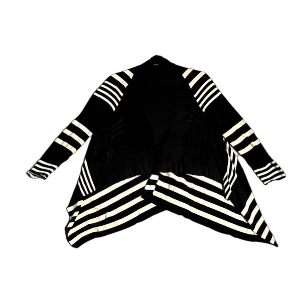 St. John Sport black and cream open wool shrug size small - Picture 2 of 10